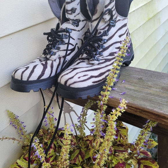 Authentic Prada Ankle boots - Picture 4 of 7